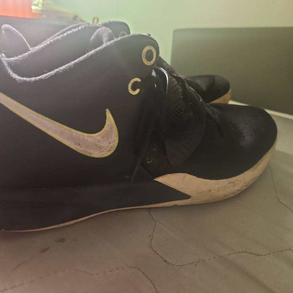 Nike Kyrie Flytrap 3 - image 4